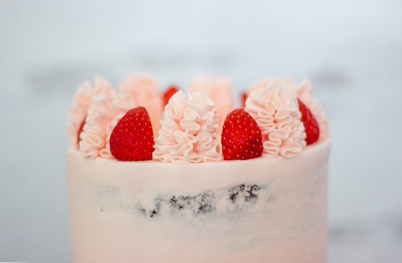 Icing decoration with strawberries