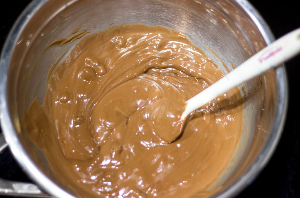melted chocolate and peanut butter in a bowl